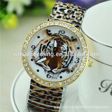 High quality Newest design alloy band flower print watch